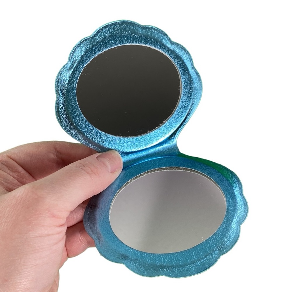 Blue Holographic Sea Shell Compact Mirror - Picture 8 of 16
